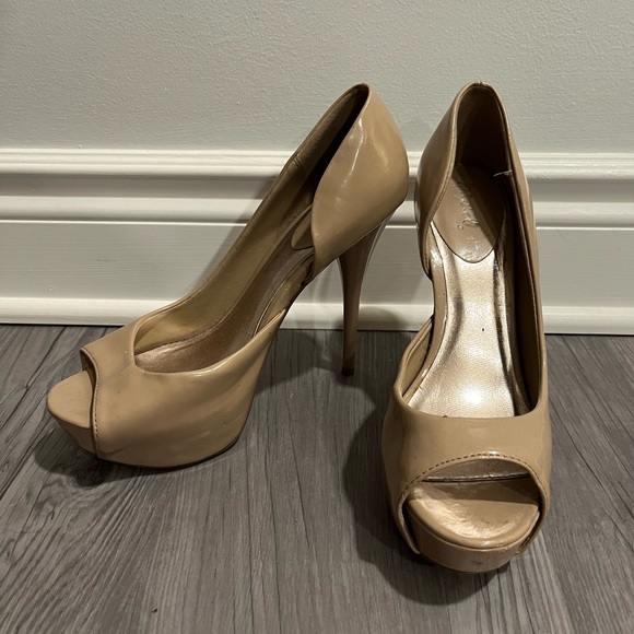Qupid peep toe heels, beige, size 8.5 - Picture 2 of 2